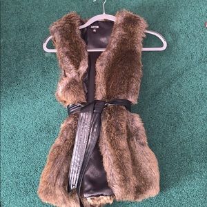 Apt 9 faux fur brown vest with tie